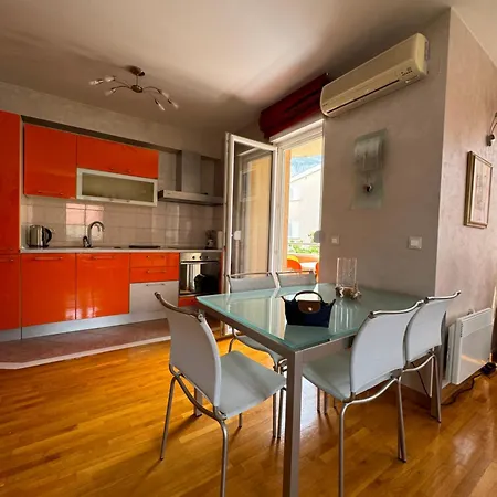 M&m Beachfront Apartamento