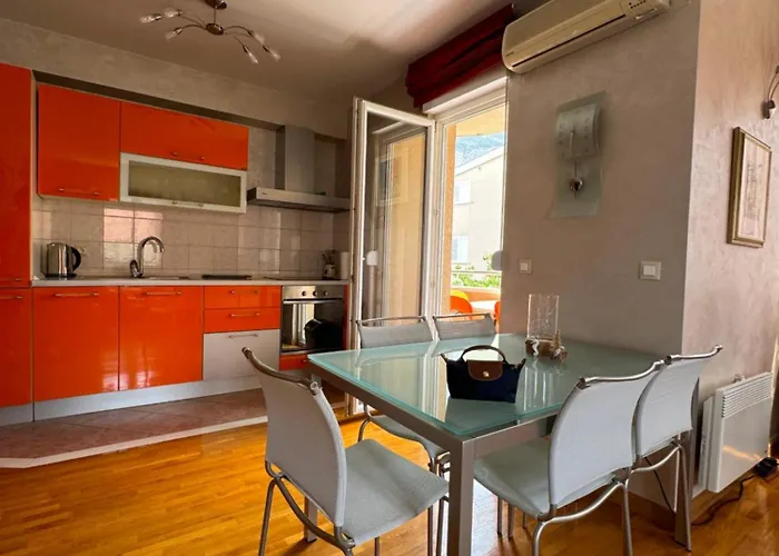 M&m Beachfront Apartment