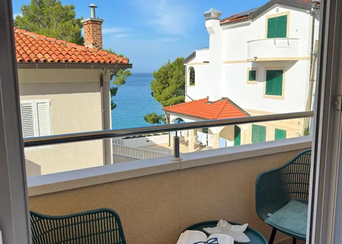M&m Beachfront Apartment