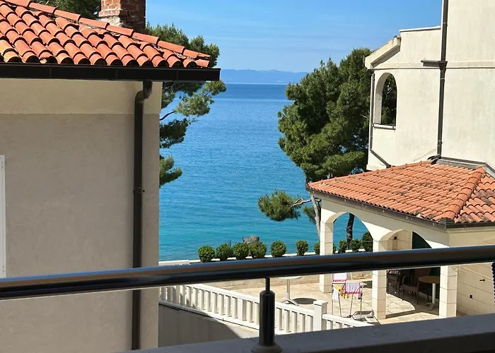M&m Beachfront Μακάρσκα